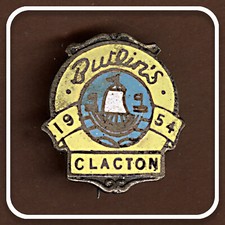 BUTLINS CLACTON HOLIDAY CAMP  1954 YELLOW LABELS VINTAGE ENAMEL PIN BADGE