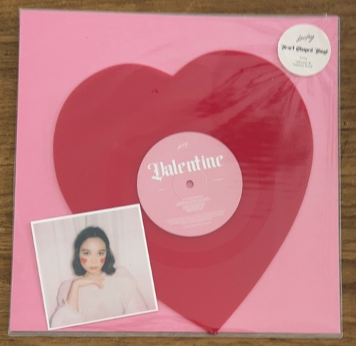 Laufey valentines red heart - laufey,