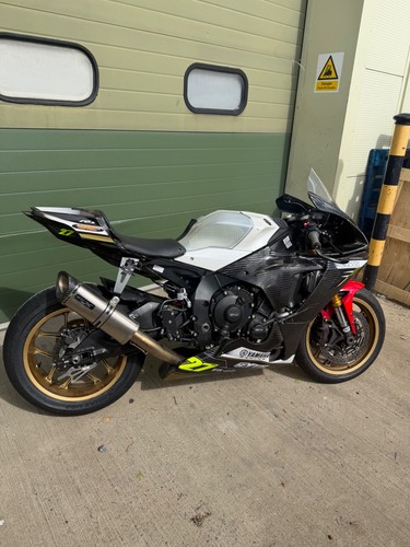 Yamaha 2023 track - r1, /race