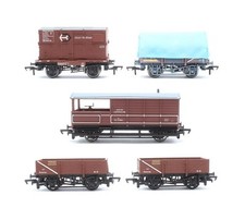 BACHMANN 'OO' GAUGE RAKE OF 5