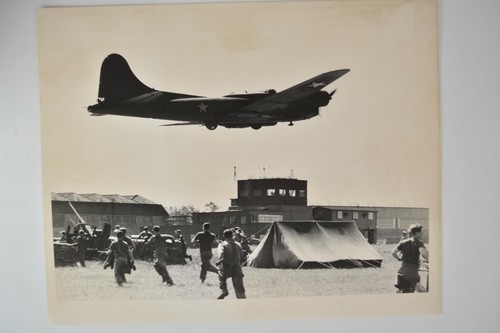 Flying fortress bomber - b-17,