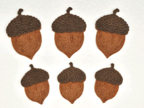Felt acorns hand - 6, acorns.