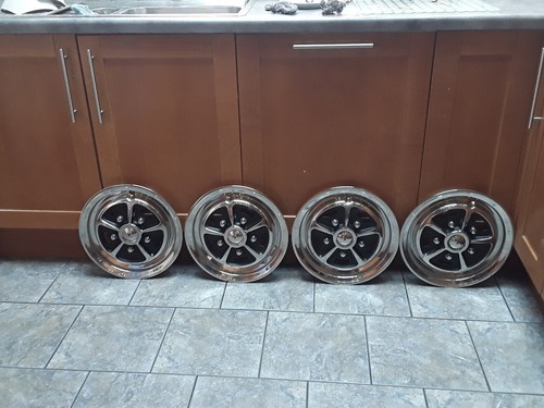 Triumph wheel trims - triumph, pi