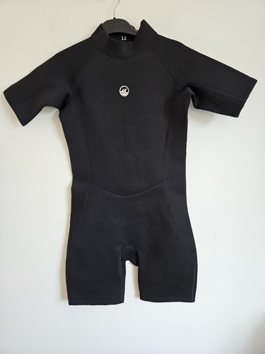 Black sleeve and leg - sleeve,