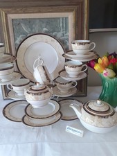 Wedgwood Bone China "Cornucopia" 22 x Piece Tea Service - 1st Quality