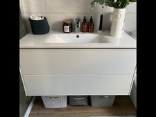 Vantage 1000mm. White vanity basin unit