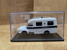 Oxford Diecast Bedford J1 St John Ambulance 1:76 76BED004