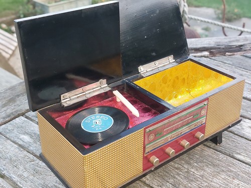 Vintage music box - vintage, radio