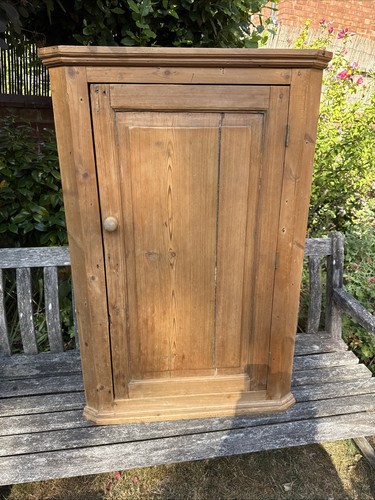 Vintage pine corner - pine, wall