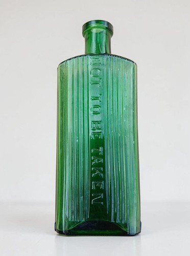 Medium sized emerald green - sized,