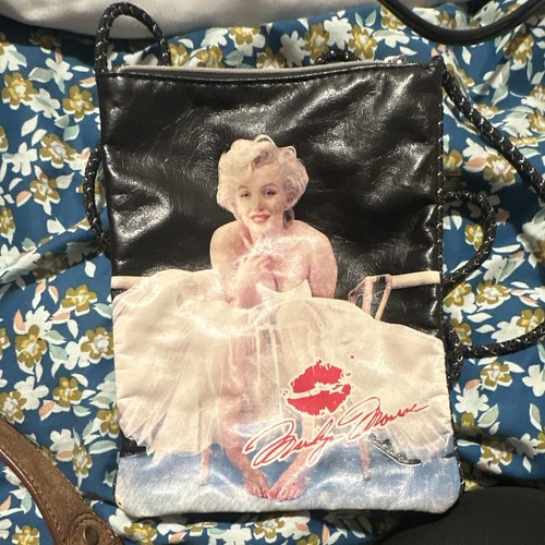 Marilyn monroe black shoulder - marilyn,