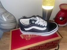 Children’s trainers. Size