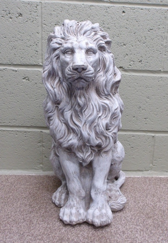 Regal sitting lion plaster - 21",