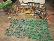 plastic toy soldiers army  and