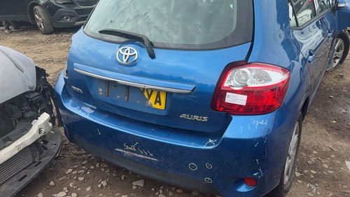 Toyota auris 2009 2012 bumper - toyota,