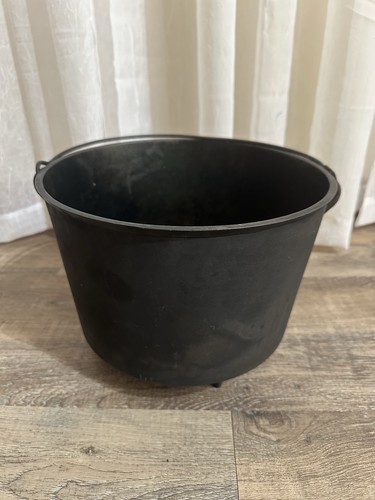 Antique cast iron - bean, pot