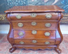 CHEST OF DRAWERS  BOMBE