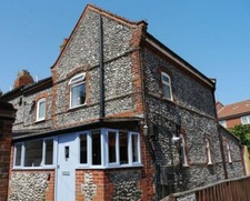Cromer Flint Cottage, Fri 6