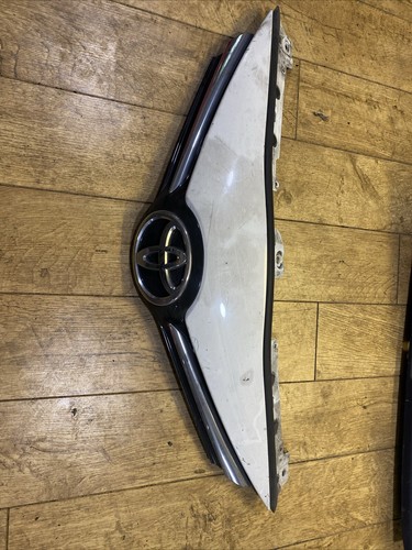 Toyota avensis top grill - avensis,