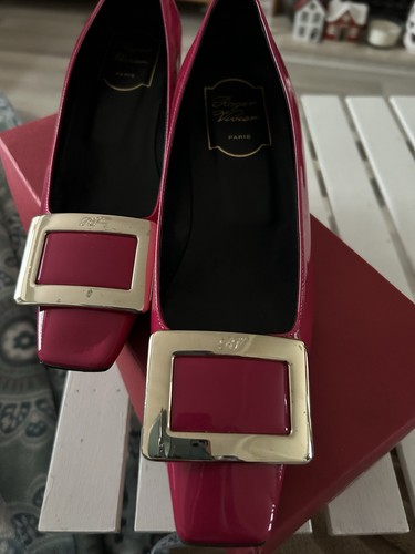 Roger vivier pumps - vivier, patent