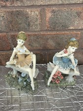 2x  Collection Figurine