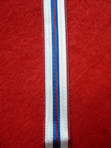Queen silver jubilee medal - queen's,