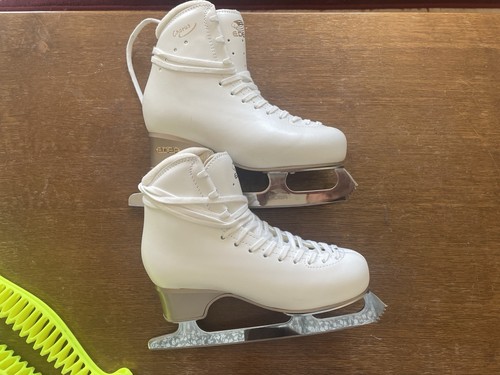 Edea chorus figure skates with - chorus,