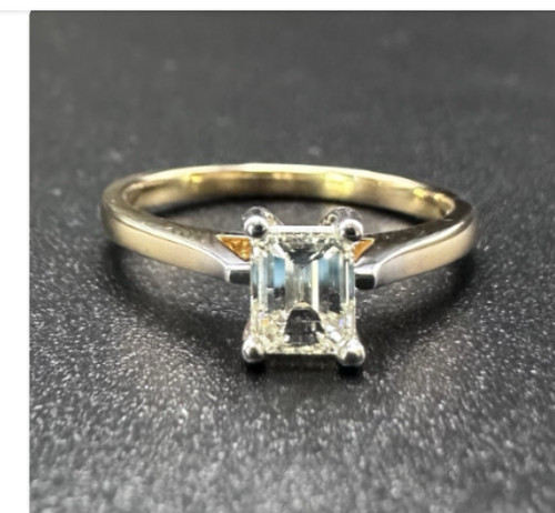 18ct yellow gold emerald - 18ct,