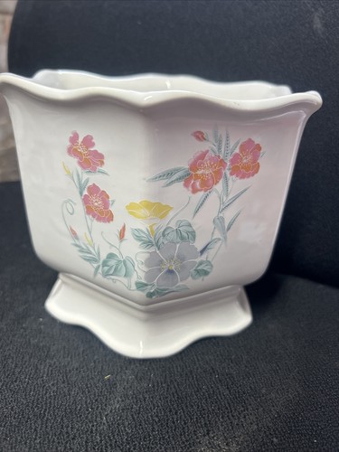 Ringtons pottery 1987 - pottery,