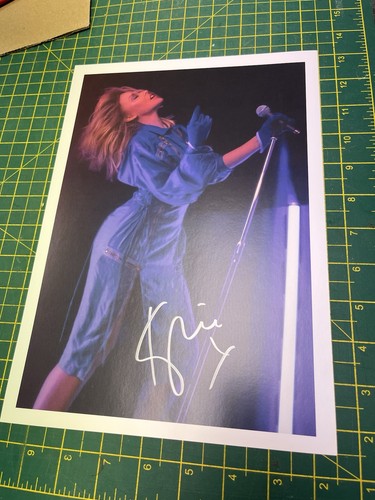 Kylie minogue hand signed - hand,