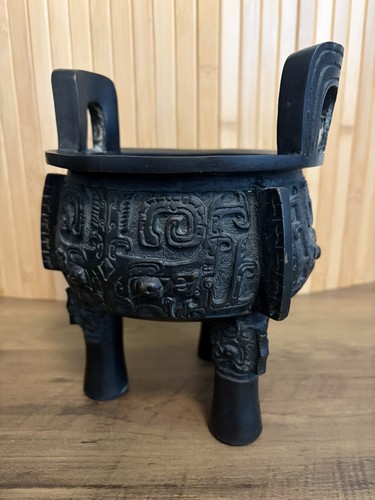 Chinese archaistic bronze ding - archaistic,