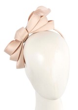 Nude bow spring racing