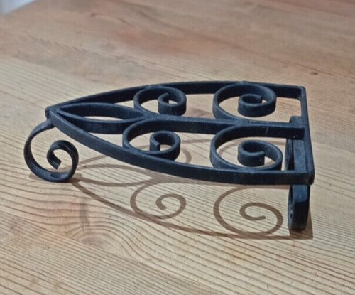 Wrought iron trivet pot stand