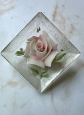 Vintage lucite rose brooch - vintage, 3d