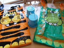 CHILDRENS GARDEN GAMES TOYS TIGER/DINOSAUR JUMPING SACKS & WALKING STILT BUCKETS