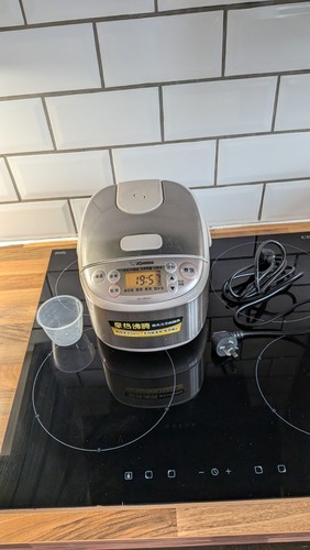 Zojirushi rice cooker - zojirushi,