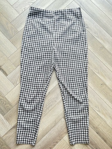 Dogtooth retro smart quirky