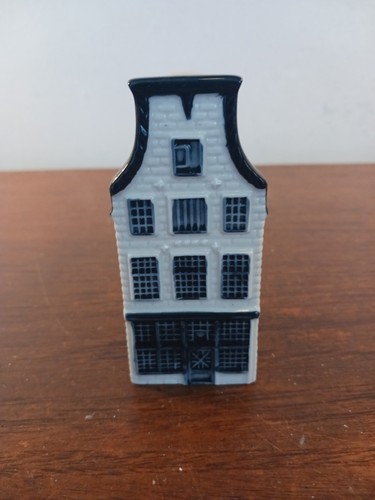 Delft blue white - &, no