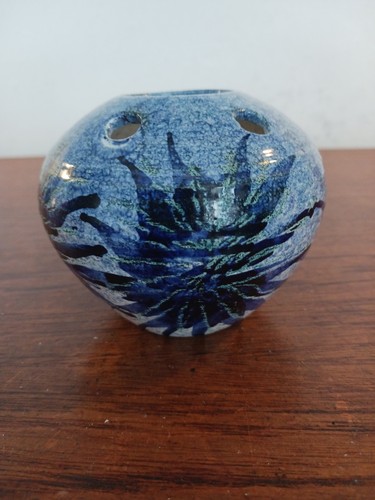 Isle wight studio pottery - of,