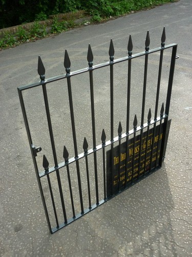 Colston garden gate op - garden, x