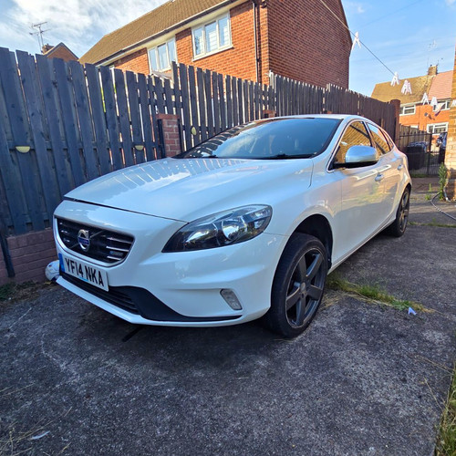 Volvo v40 design breaking - volvo,
