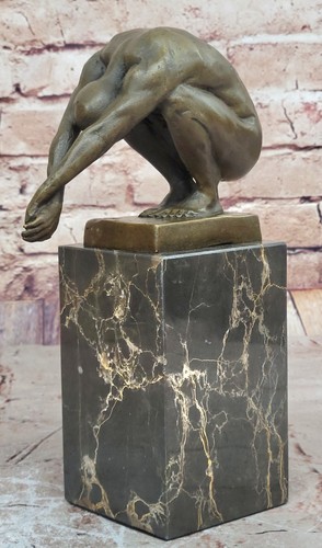 Bronze nude male muscular - bronze,