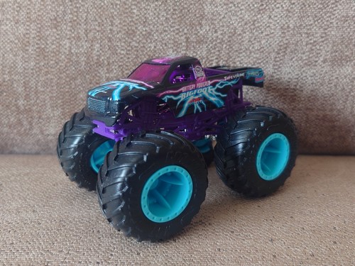 Hot wheels monster trucks - hot,