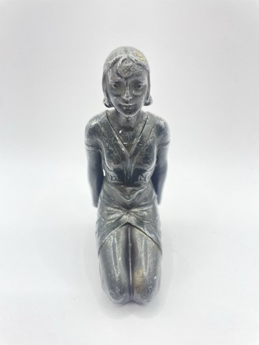 Art deco french - style, kneeling