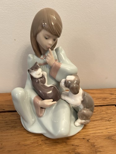Lladro figurine girl - figurine,