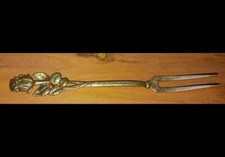  Rose Handled .800 Silver Pickle / Olive Fork 22.4g 5" - W in Circle Hallmark