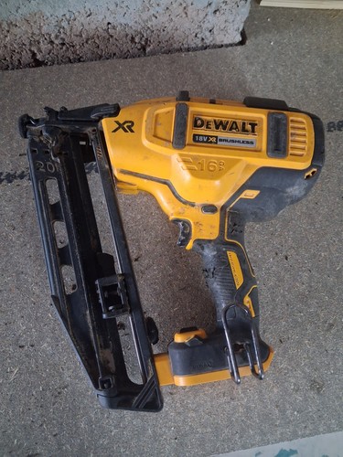 Dewalt 18v 16ga brushless - 18v,
