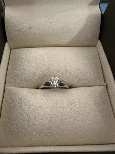18ct white gold - white, ct