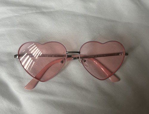 Guess pink heart - pink, heart-shaped
