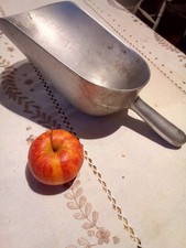 grain/flour scoop. Antique . gt. Britain.large.